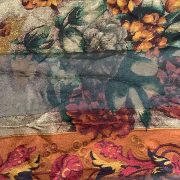 ADRIENNE VITTADINI floral scarf 100% silk - Picture 5 of 14